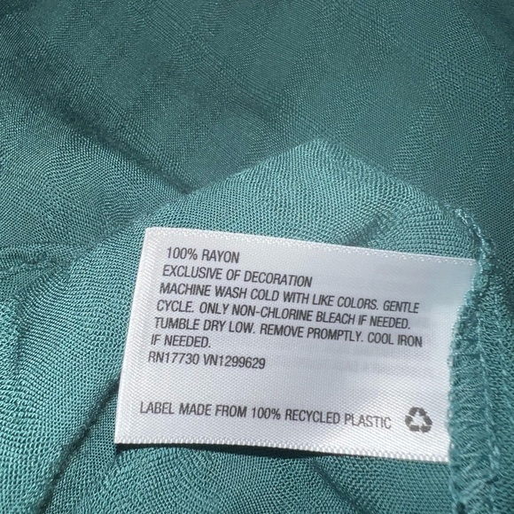 Knox Rose Green Buttoned Peplum Tunic - Picture 13 of 13